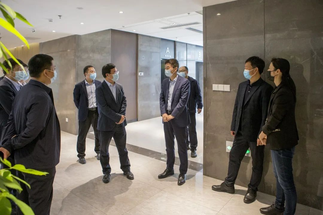 市中區(qū)委常委、副區(qū)長(zhǎng)孟慶順一行蒞臨集團(tuán)調(diào)研指導(dǎo)工作
